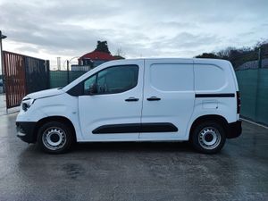 ?€500 OFF !!! 241 Opel Combo Light Front Damage - Image 3