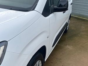 Citroen Berlingo 2022, 6 speed, 43000Miles - Image 4