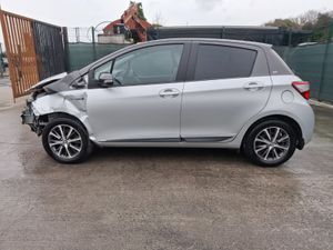 €500 OFF!!!! 2020 Toyota Yaris Hybrid Automatic - Image 4