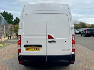 2023 Renault Master Medium Roof Panel Van - Image 4