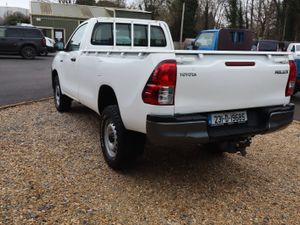 2023 TOYOTA HILUX - Image 4