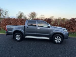 DEPOSIT TAKEN..14 Toyota Hilux 3.0 SR5 Low Mileage - Image 2