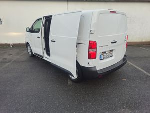 212 Citroen Dispatch MWB High Spec - Image 4