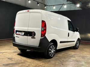 Fiat Doblo 6 SPEED MANUAL 1.6L DIESEL - PRICE IS E - Image 4