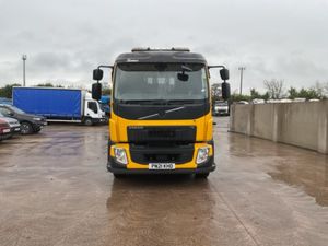 2021 Volvo FL250 4x2 18T Skiploader - Image 2