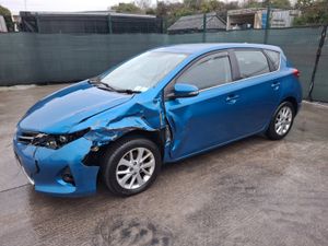 €500 OFF!!!! 2015 Toyota Auris D4D 1.4 - Image 2