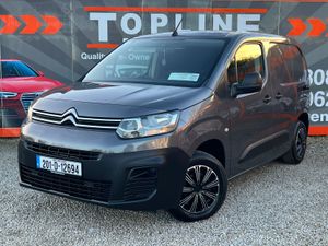 ==STUNNING VAN//BEAUTIFUL COLOUR//NEW DOE//3 SEATE - Image 2