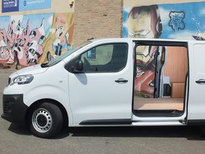 2023 Peugeot Expert Low Roof Panel Van - Image 4