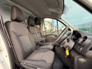 2021 Trafic 2.0 Litre Reversing Camera - Image 4