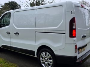 23 Renault Trafic Sport 2litre 150bhp NO VAT - Image 4