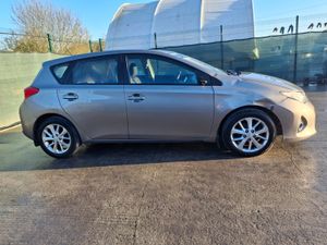 2014 Toyota Auris  1.4 D4D - Image 4