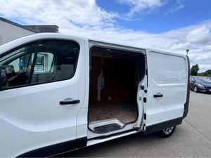 Renault Trafic LL30 ENERGY DCI 120 BUSINESS - Image 4