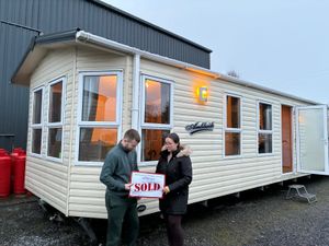 SNAPPED UP. LUXURY 2 BED WITH ALL THE TRIMMINGS - Image 2