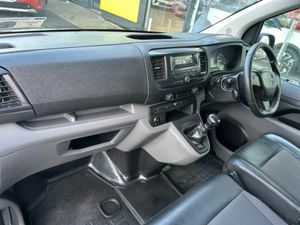 Opel Vivaro L2H1 2900 1.5 5DR - Image 4