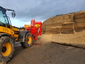 TEAGLE 6200 Front Mounted Strawblower - Image 3