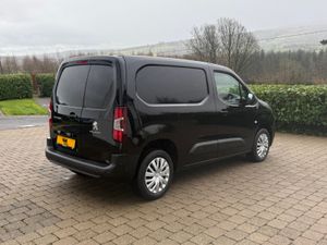 2022 Peugeot Partner Professional Plus NO VAT! - Image 4