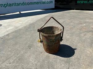 100 ltr CONCRETE TIPPING RUBBLE SKIP POT...727. - Image 4