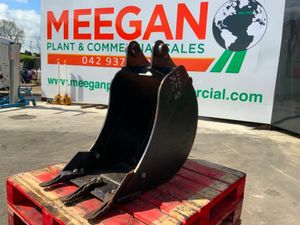 18" JCB 3CX DIGGING BUCKET....45mmPINS.....390v - Image 2