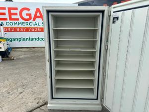 CHUBB DATA CABINET FIRE IMPACT MONEY SAFE. - Image 2
