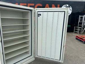 CHUBB DATA CABINET FIRE IMPACT MONEY SAFE. - Image 3