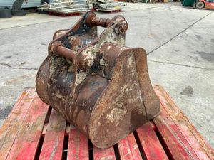 24" CATERPILLAR BUCKET....45mm PINS.........192/1. - Image 3