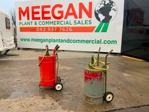 OIL DELIVERY PUMPS / TROLLEY.......CHOICE....34v. - Image 2