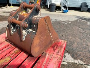 24"  CAT DIGGING BUCKET.......45MM PINS........140 - Image 3