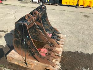 UNUSED 24" DIGGING BUCKET...45mm PINS.....  1035 - Image 4