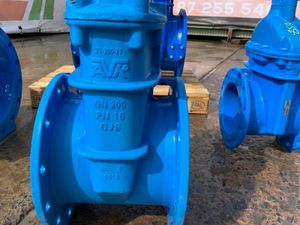 CAST IRON WATERMAIN SLUICE VALVES....1602 - Image 3