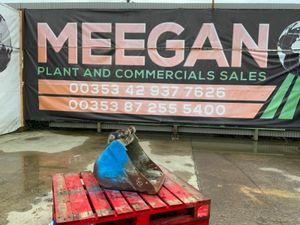 18" MINI DIGGER BUCKET....30mm PINS......18CPH. - Image 3