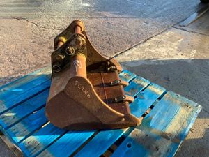 24" MINI DIIGER BUCKET.......30mm PINS....#2 - Image 4