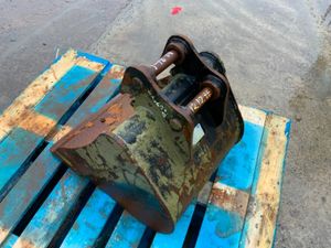 18" MINI DIGGER BUCKET....30mm PINS.......1212/18. - Image 4