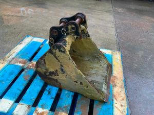 18" KEEN MINI DIGGER BUCKET....30mm PINS...1818.. - Image 2