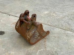 18" MINI DIGGER BUCKET.....30mm PINS......1219/6. - Image 4