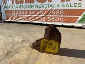 18" SCOOP BUCKET.....60mm PINS.......1721 - Image 2