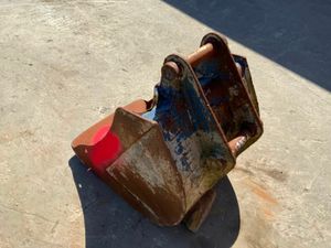 24" DIGGING BUCKET......45mm PINS.....1775. - Image 3