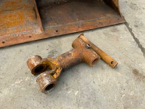 BUCKET LINKAGE ATTACHMENT.....65mm PINS ...13t - Image 2