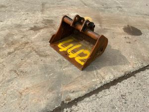 18" RHINOX DIGGER BUCKET....25mm PINS...442/18. - Image 2