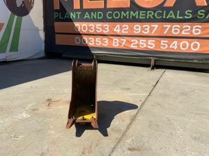 14" SCOOP BUCKET.......60mm PINS........1724. - Image 3