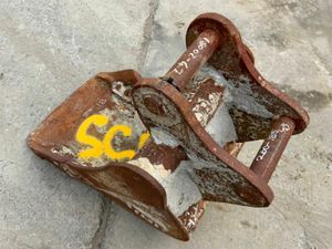 18" DIGGING BUCKET.......45mm PINS.....355. - Image 4