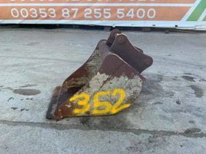 24" DIGGING BUCKET...4/6 TONNE......45mm....352 - Image 2