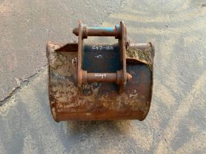 *** 24" DIGGING BUCKET.....45mm PINS......1155 - Image 3