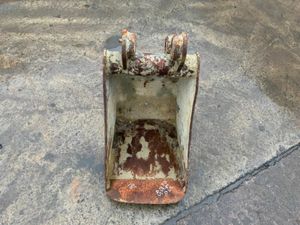 *** 18" DIGGING BUCKET....45mm PINS - Image 4