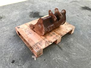 18" MINI DIGGER  BUCKET......25mm PINS ....4533/8 - Image 3