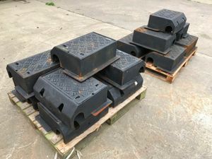 ACO KERB MAN HOLE LID COVER  GULLY CAST IRON - Image 4