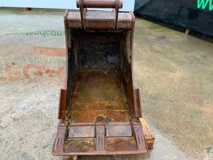 30" EUROFAB BUCKET........65mm PINS.............14 - Image 3