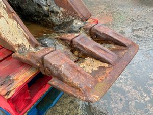 18" EUROFAB BUCKET...65mm PINS........0337. - Image 4