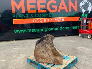 18" WHITESDIGGING BUCKET.....60mm PINS....569. - Image 2