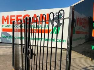 1950mm x 1400mm x 2 ENTRANCE GATES.........1950. - Image 4