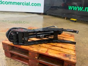 UNUSED HYDRAULIC THUMB GRAB.....5/8t....244w. - Image 2